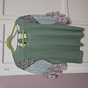 UMGEE women's top green size large